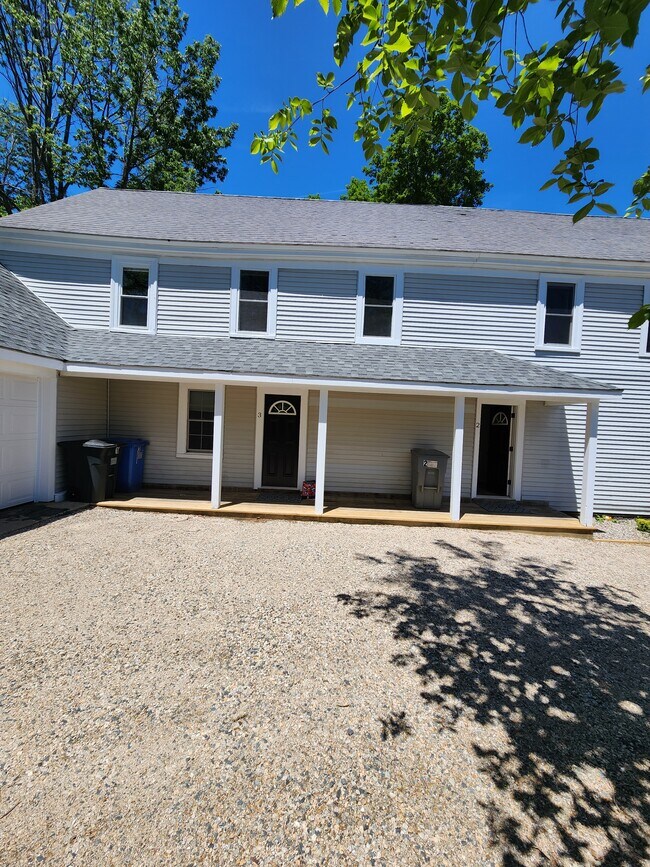 Building Photo - 164 Main St