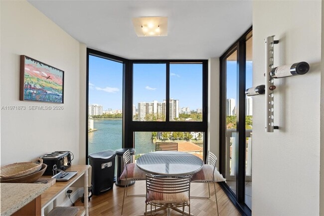 Building Photo - 1000 W Island Blvd