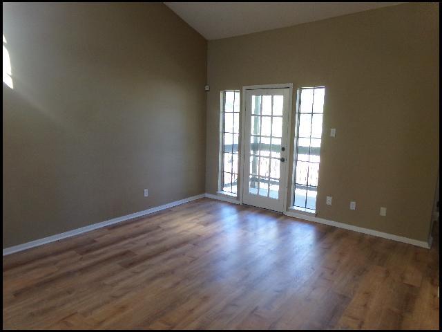 Building Photo - 1311 N University Ave