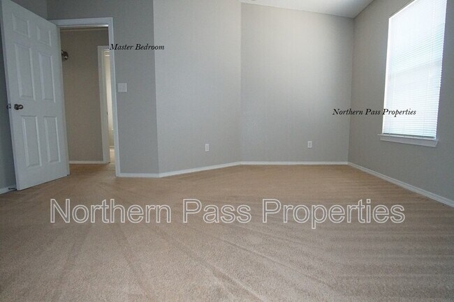 Building Photo - 807 Jaime St