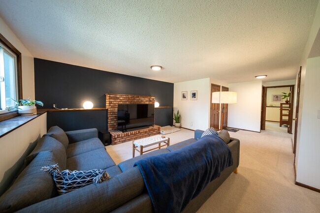 Building Photo - 1581 Woodside Ct NE