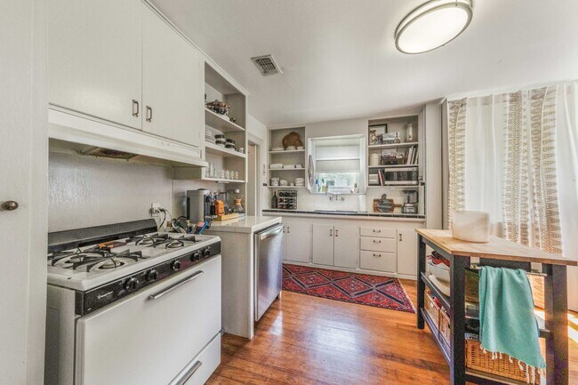 Building Photo - 4805 Avenue F