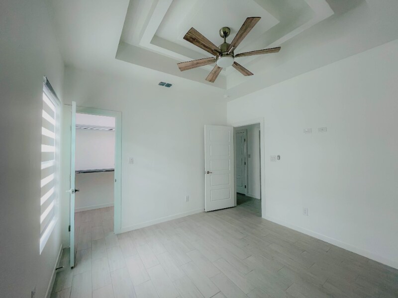 Building Photo - 1623 W Smt Dr