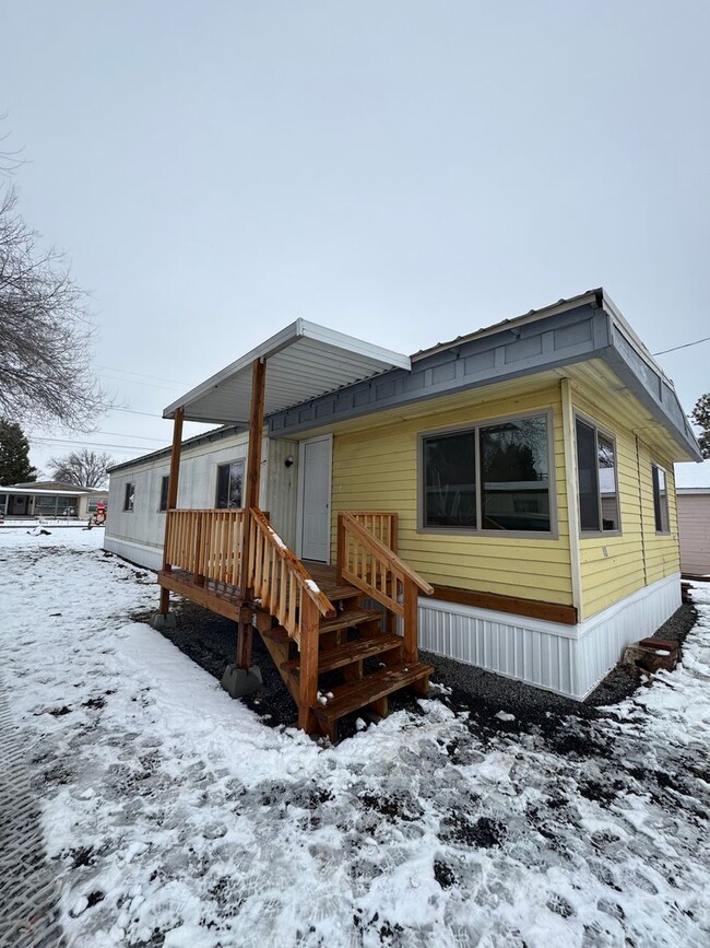 Building Photo - Newly renovated 3 bed 2 bath