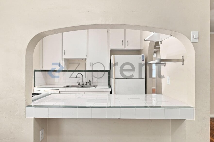 Building Photo - Unit
