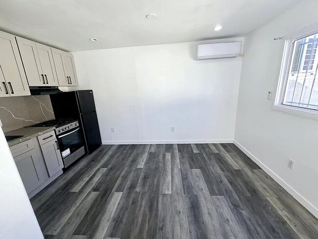 Building Photo - 13003 Liggett St