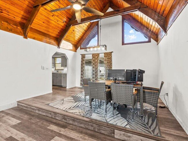 Building Photo - 1297 SE Floresta Dr