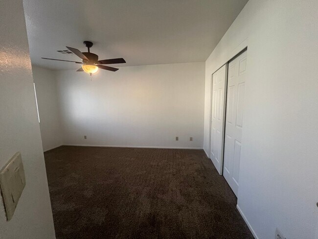 Building Photo - Desert Shores Beauty is like living in your own personal suite!