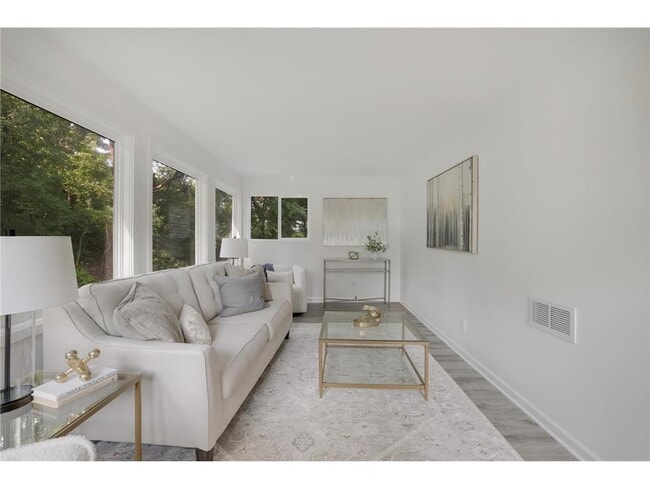 Building Photo - 5111 Colonial Dr