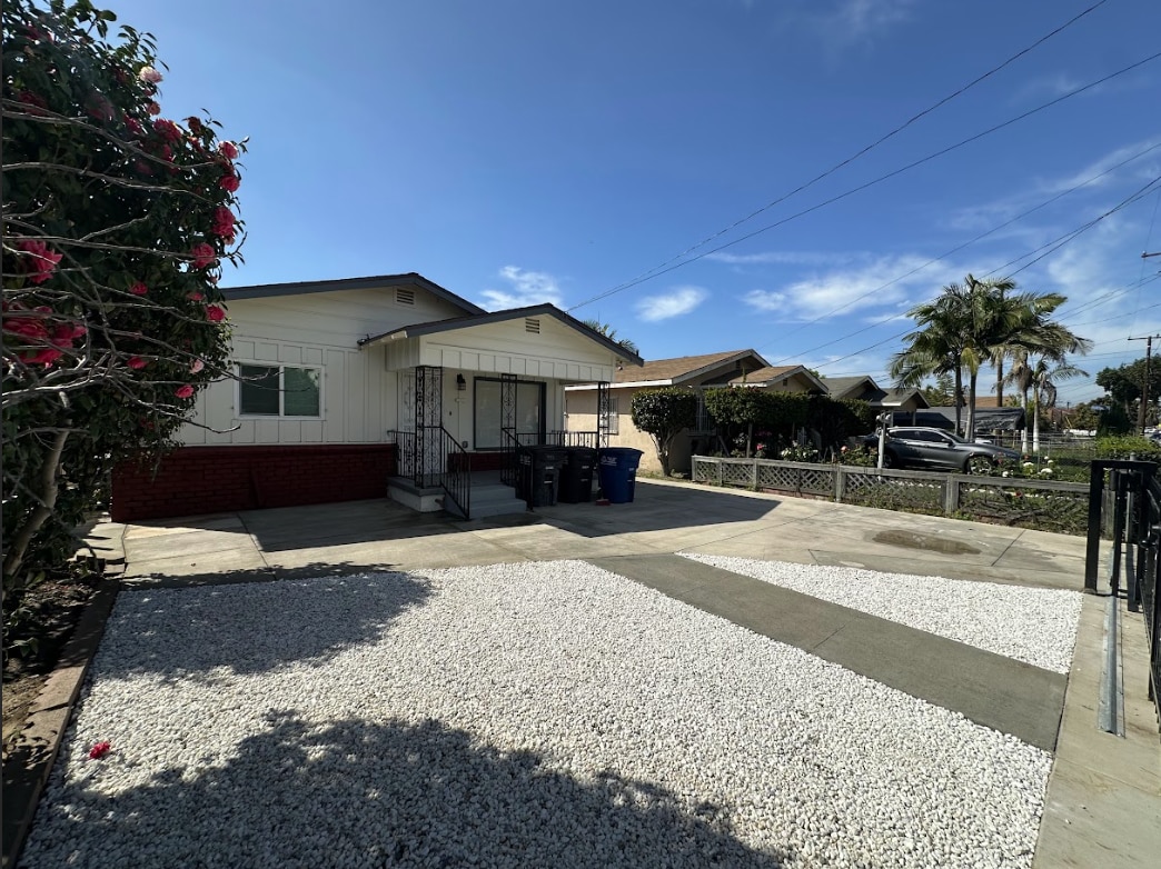 Building Photo - 4064 E 60th St