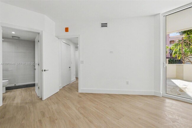 Building Photo - 731 Crandon Blvd