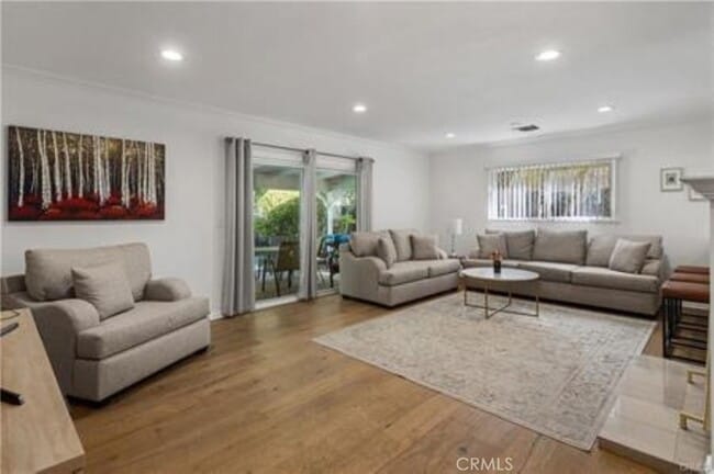 Primary Photo - 22335 Kittridge St