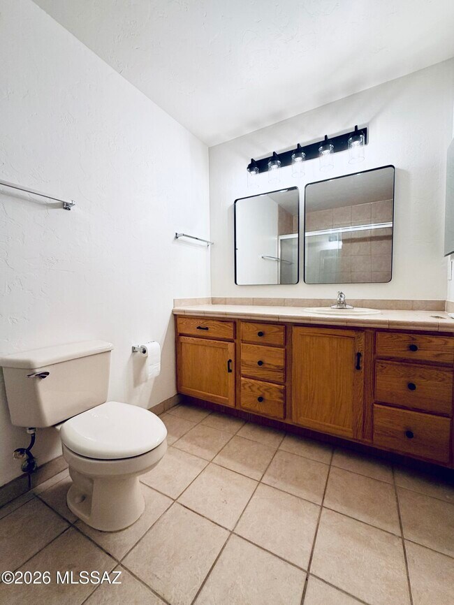 Building Photo - 5675 N Camino Esplendora