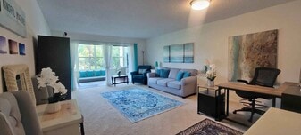 Building Photo - 531 Spring Lakes Blvd