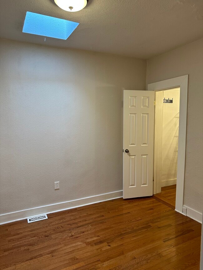 second room - 3628 Mariposa St