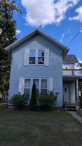 Building Photo - 322 W Maple St
