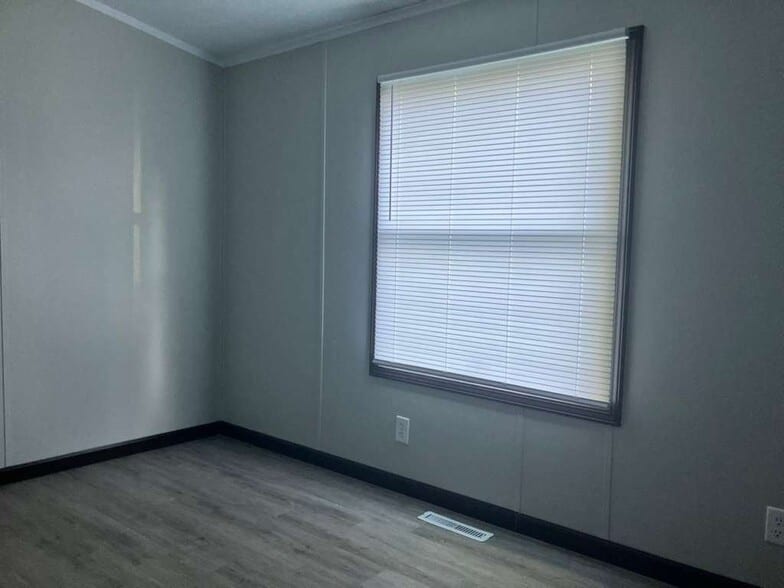 Building Photo - 40 Deerwood Park