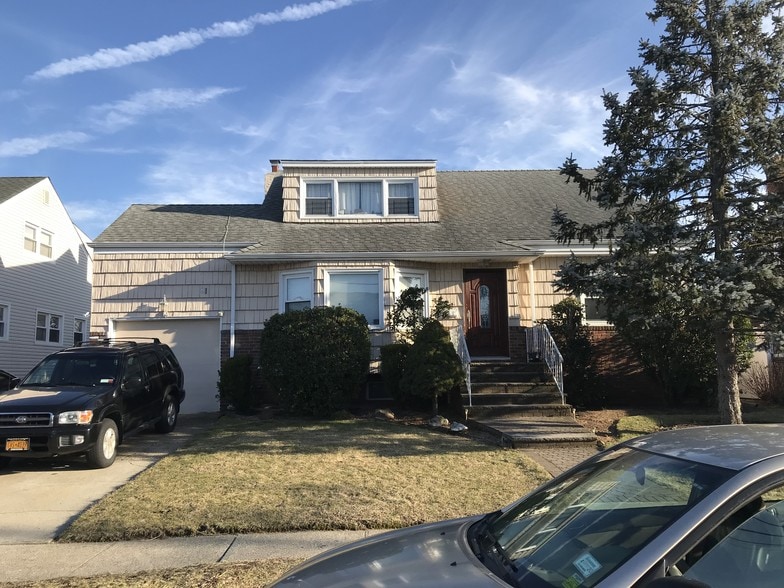 Island Park-Large Upper 2 Bed/1 Bath - 81 Waterford Rd
