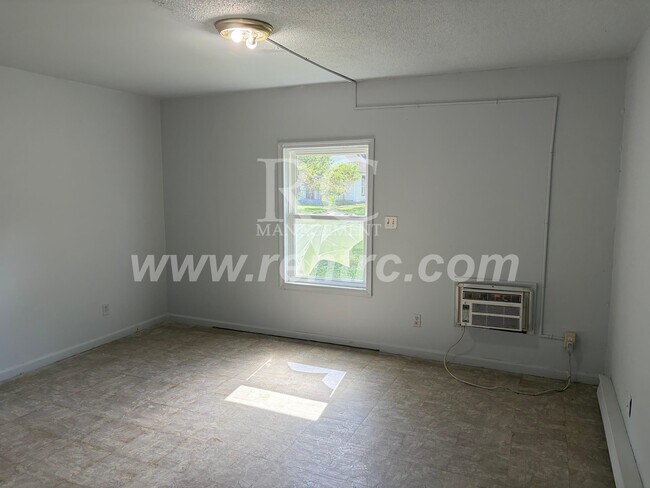 Building Photo - 21 Indiana-