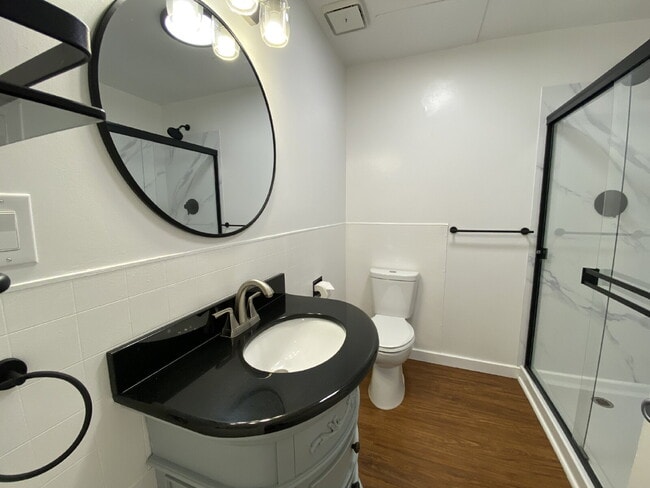 Building Photo - Cozy 1-Bed Retreat Overlooking Bellingham Bay with Utilities Savings!