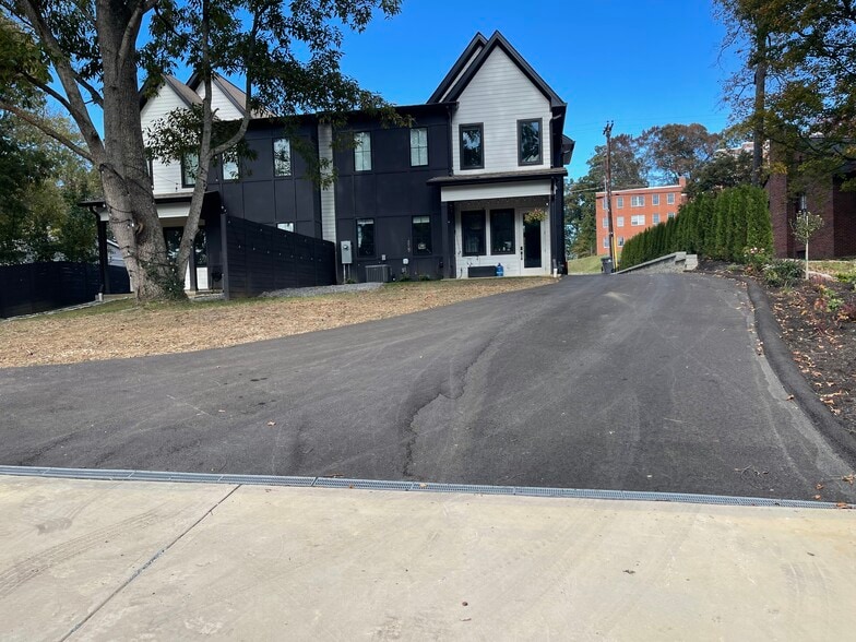 Building Photo - 2312 Island Home Ave