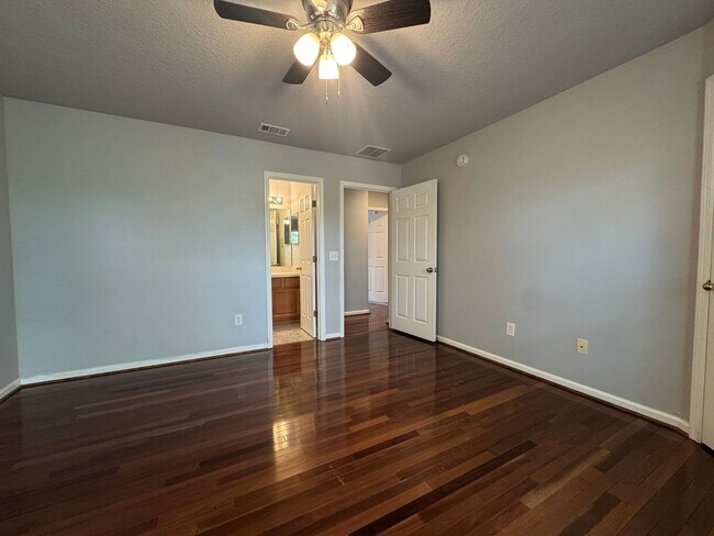 Building Photo - Available Now! Westside Timothy's Landing 2/2.5 Townhome with a 1-Car Garage