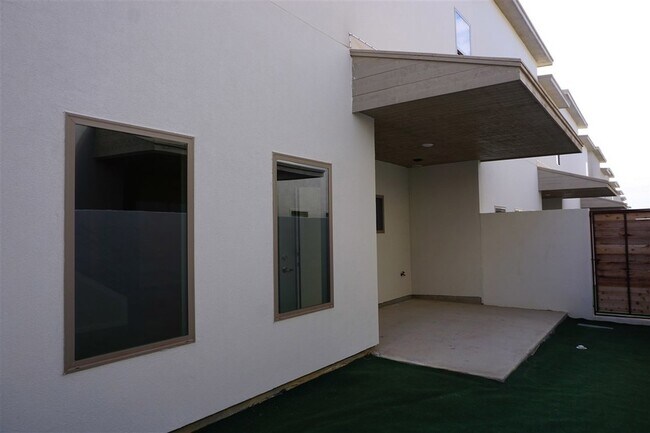 Building Photo - 10902 International Blvd