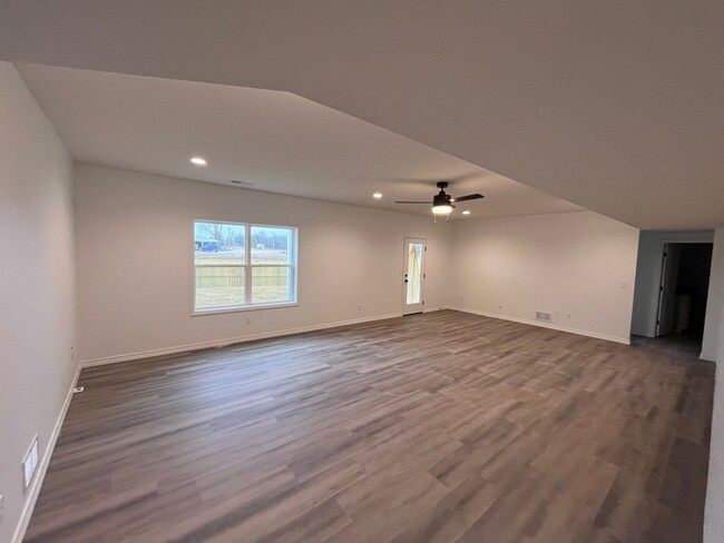 Building Photo - BRAND-NEW 5-bed, 3-bath home in Republic!!!