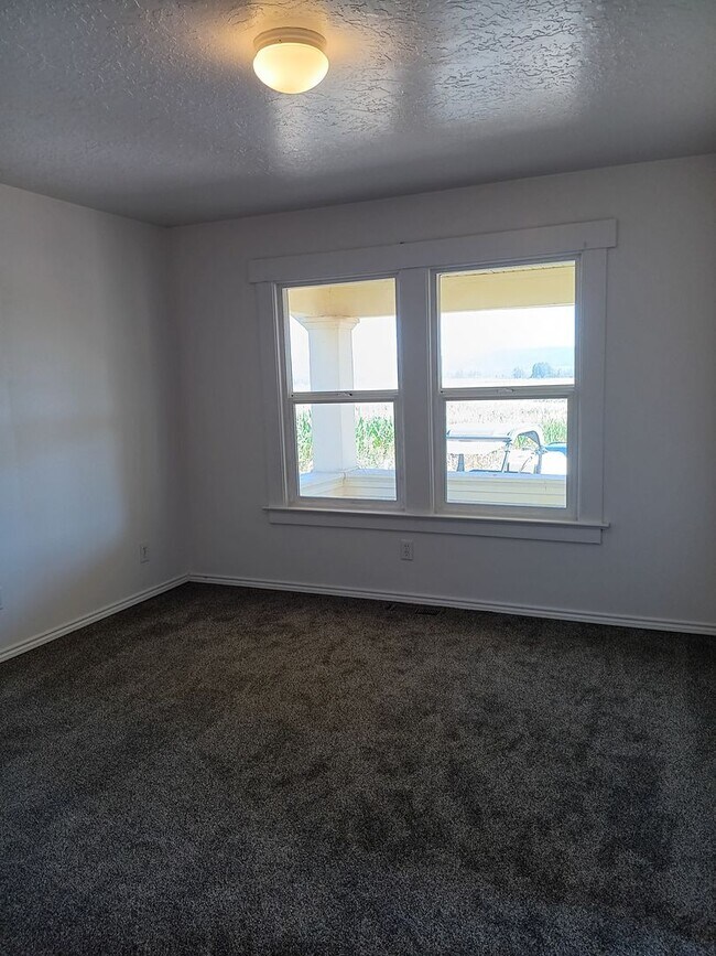 Building Photo - Beautiful Secluded Farmhouse & Shop is Available!