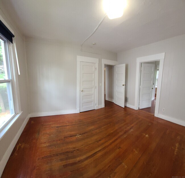 Building Photo - 985 Whalley Ave