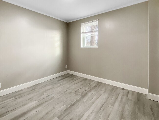 Building Photo - 104 S Beechtree St