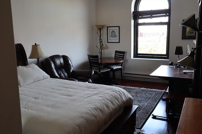 Building Photo - 160 Commonwealth Ave