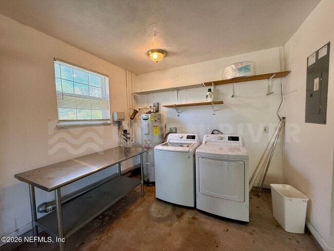 Building Photo - 2 Fairway Rd