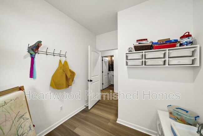 Building Photo - 924 Windchase Wy