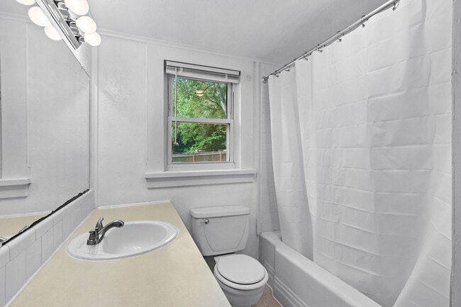 Building Photo - Super Cute 3 Bedroom in Fayetteville!
