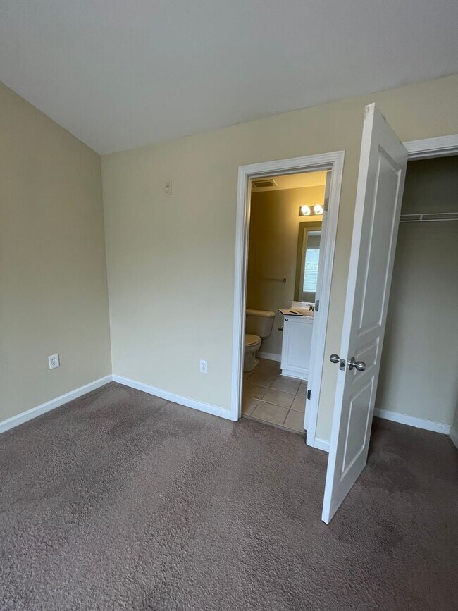 Building Photo - 17-1727 BBCH