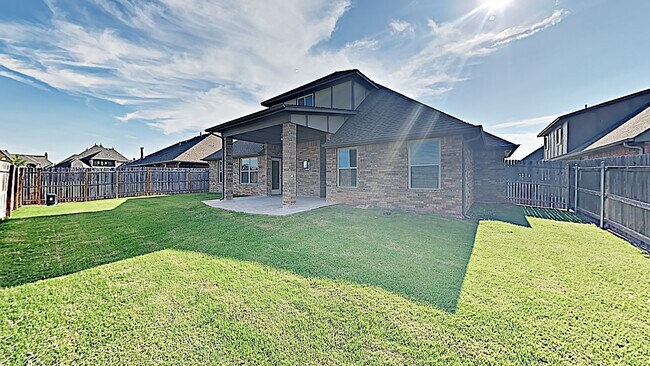 Building Photo - Luxury 4 Bedroom 2.5 Bathroom Home in Cobb...