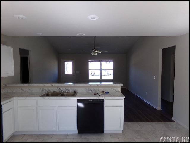 Building Photo - 2424 Vivian Dr