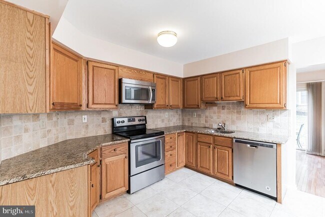 Building Photo - 48 Stonehurst Ct