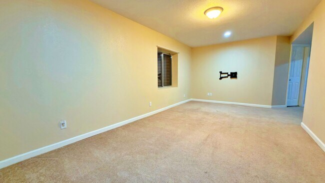 Building Photo - Fantastic 3 Bd 3 Bth + Office in Cherry Cr...