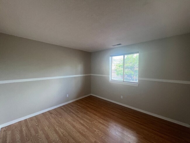 Building Photo - 3 Bedroom Home Available in Tanoan Near Ac...