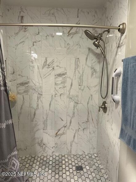 Building Photo - 385 Scrub Jay Dr