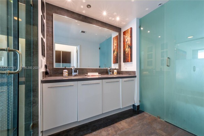 Building Photo - 90 SW 3rd St