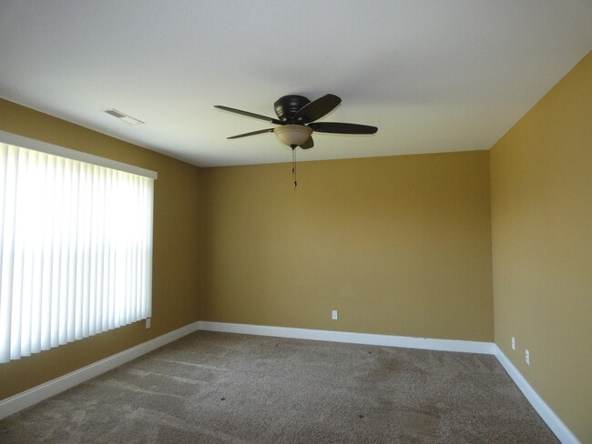 Building Photo - 627 N Edgemere Dr