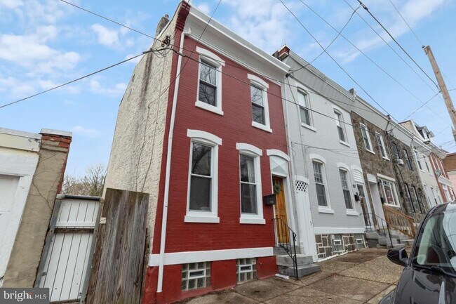 Building Photo - 105 Salaignac St