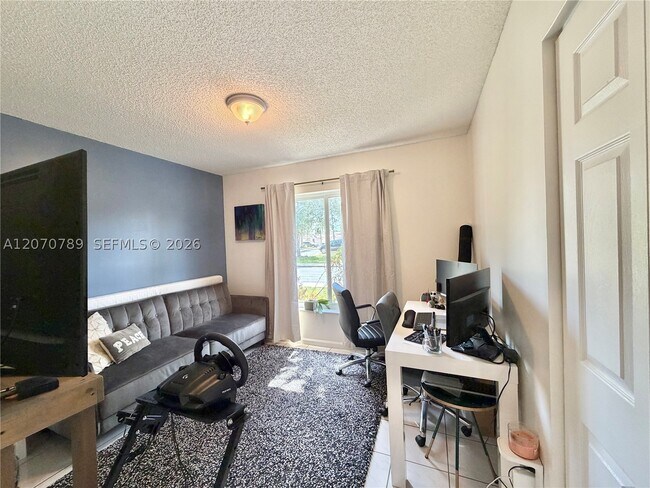 Building Photo - 415 NW 165th Ave