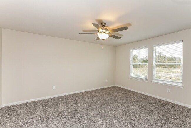 Building Photo - 5915 Green Ash Ct