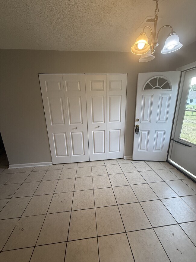 Building Photo - 109 Mauldon Ct