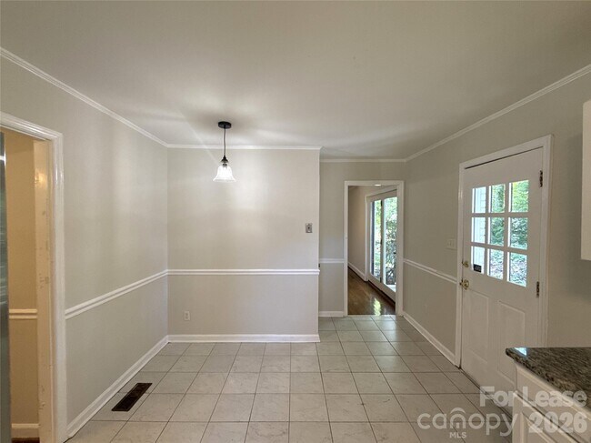 Building Photo - 5710 Charing Pl