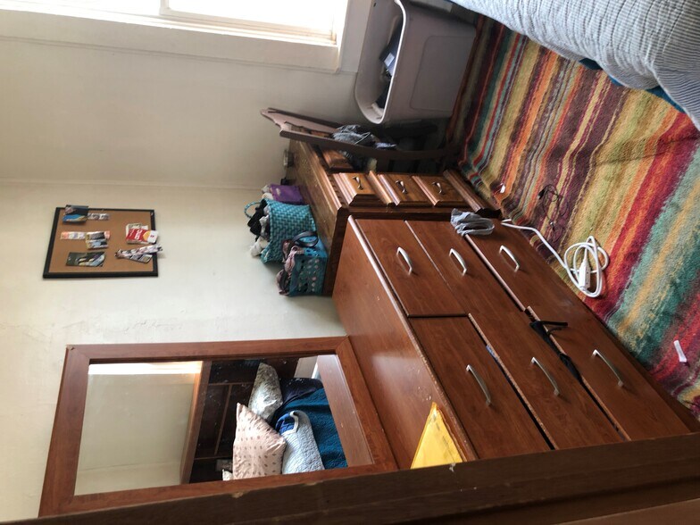 Building Photo - 547 Niagara St